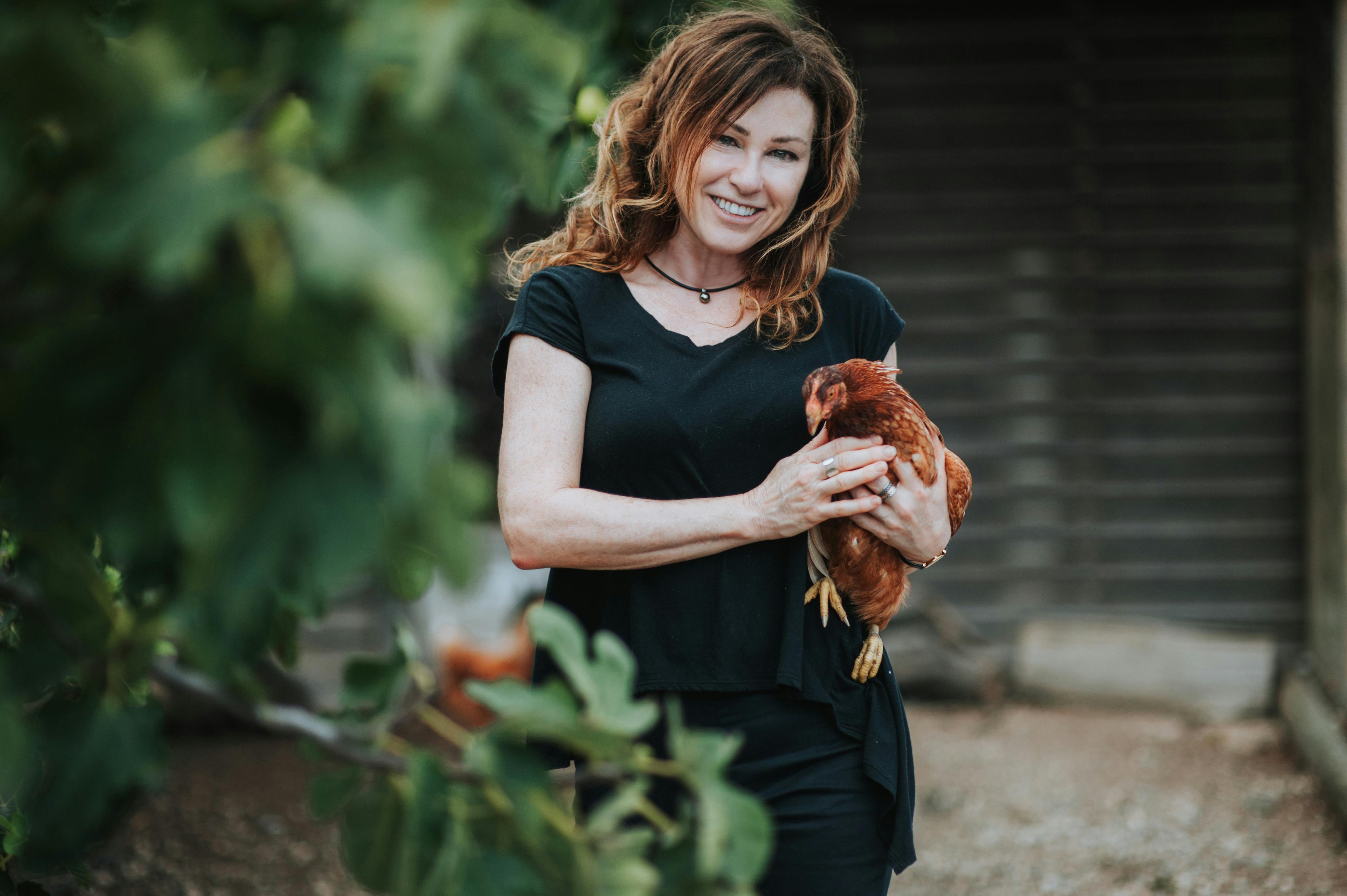 Garden heroimage hen chickens lisa orchard landscape